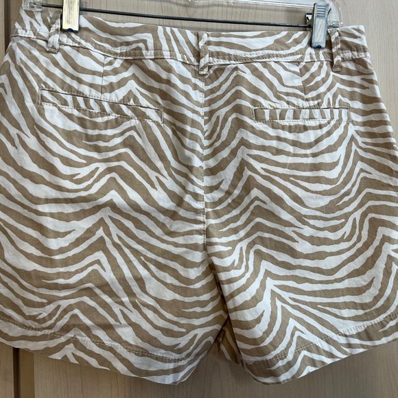BANANA REPUBLIC Women's Tan & Cream Tropical Print Palm Tree Shorts Size 6 - Picture 3 of 5